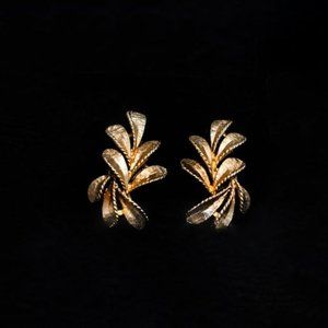 Francois Vintage earrings clip on, Gold tone leave